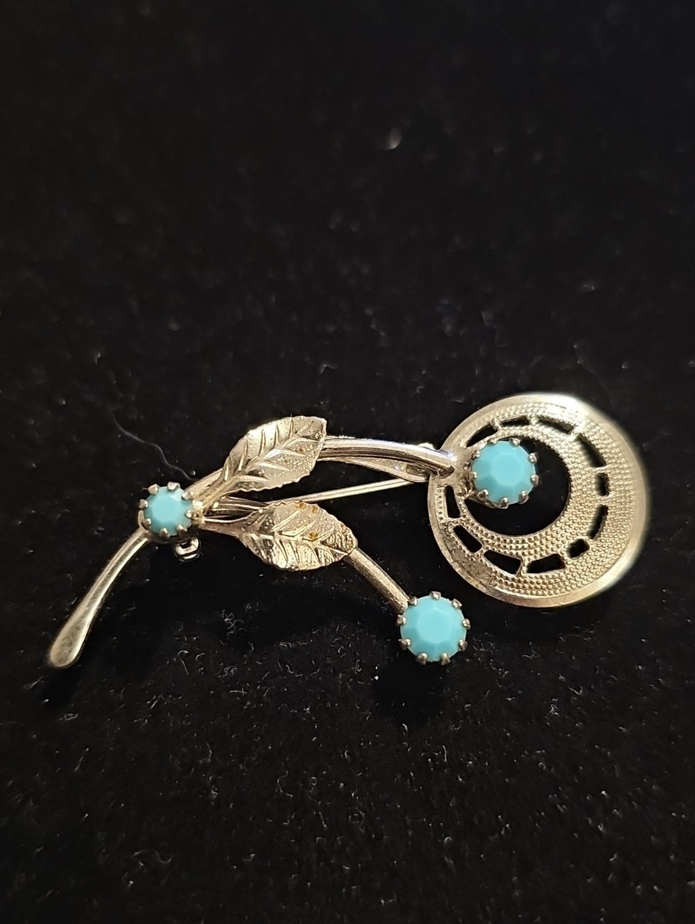 Vintage-Inspired Turquoise Floral Brooch - Unbranded Silver Tone Prong Set Stone